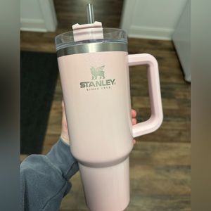 Pearl pink Stanley 40 oz